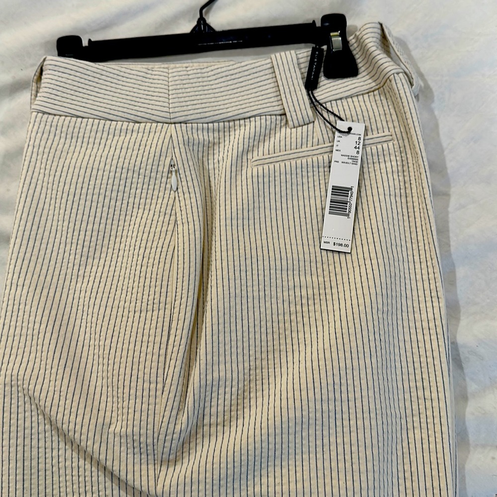 Elie Tahari woman’s elegant shorts